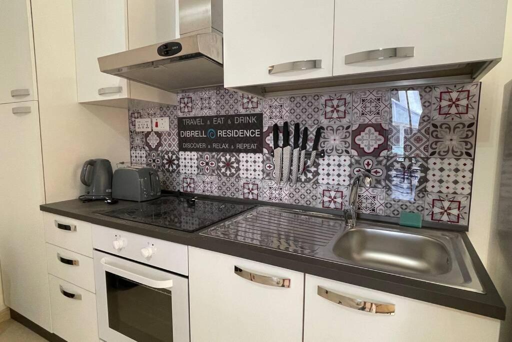 2 Bed Apt In Heart Of St Julians - 5Min From Seafront San Ġiljan Exterior foto