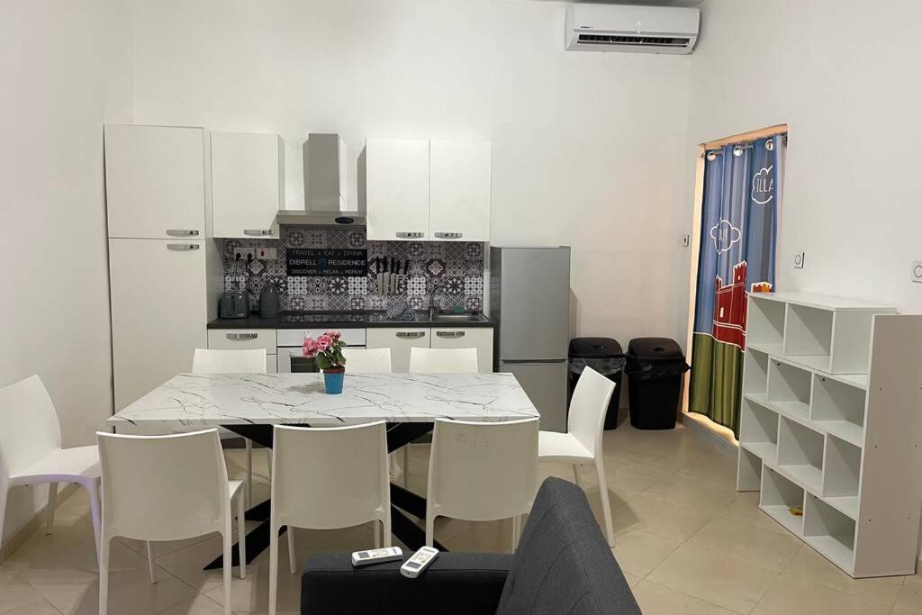 2 Bed Apt In Heart Of St Julians - 5Min From Seafront San Ġiljan Exterior foto